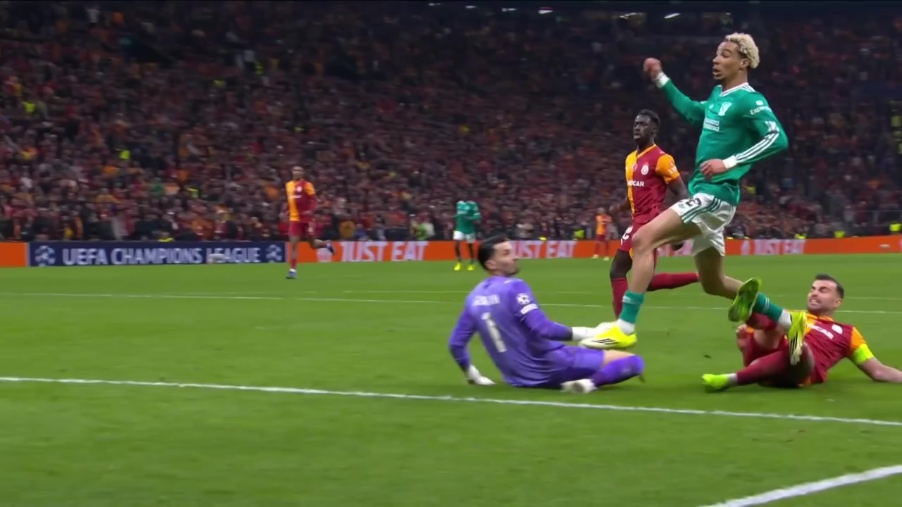中国U16扳平比分！杨苡欢接角球高高跃起头球破门