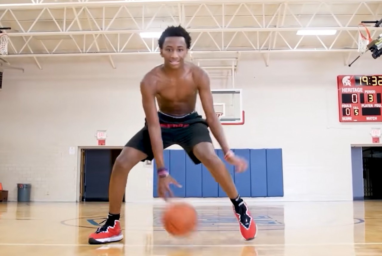 彼得森：从小希望父母不用辛苦工作 科比每天进步1%的理念激励我