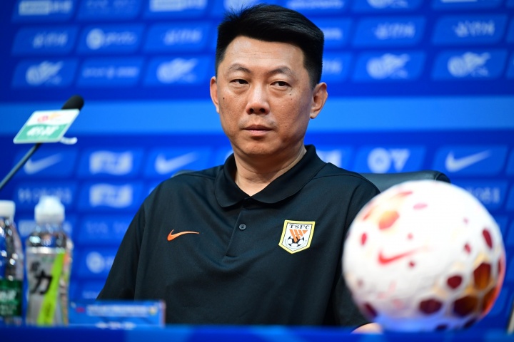 东体：私下里，唐田是位非常好学、热衷各种研究甚至酷爱读书的人