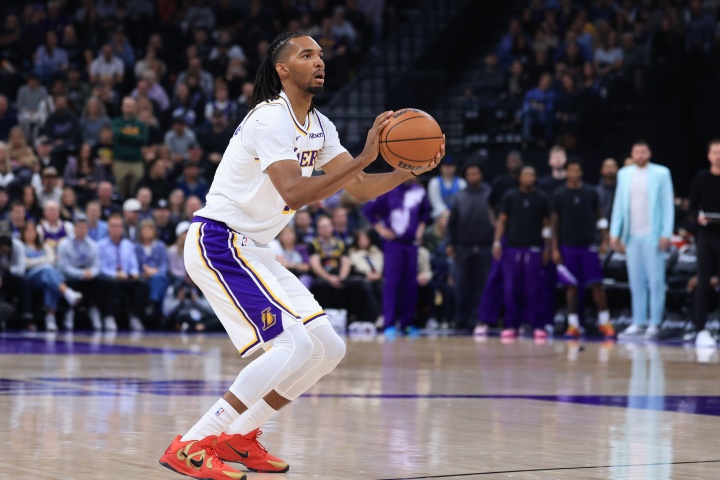 扎威：我们必须加强身体对抗 对手一投篮就得赶紧卡位